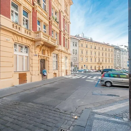 Ostrovni براغ