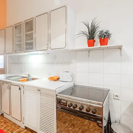 Ostrovni Apartment